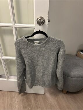 H&M Light Gray Ribbed Crewneck Sweater